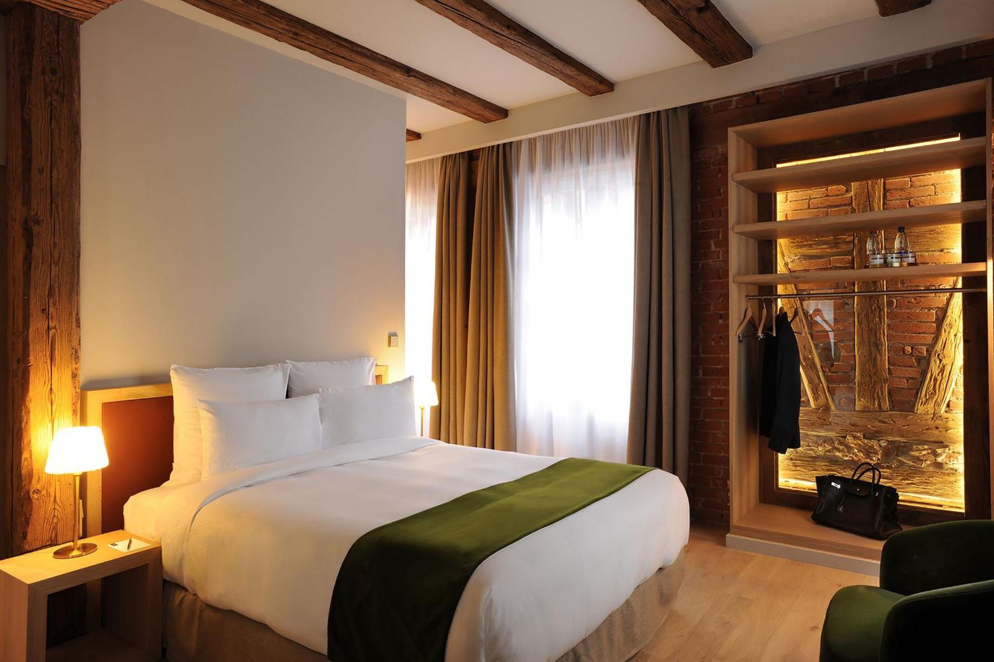5 Terres Hotel & Spa - Mgallery Collection Бар Стая снимка